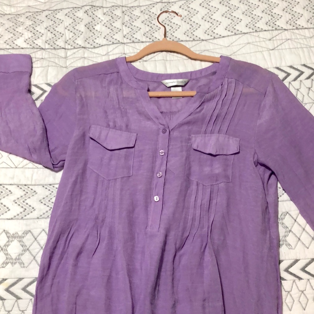 Semi new purple top looking new and gorgeous on your future outfit I promise ;)